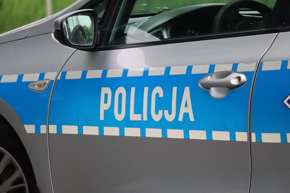 Zatrzymanie 44-latka poszukiwanego listem gończym za łamanie zakazu prowadzenia pojazdów i kradzieże paliwa